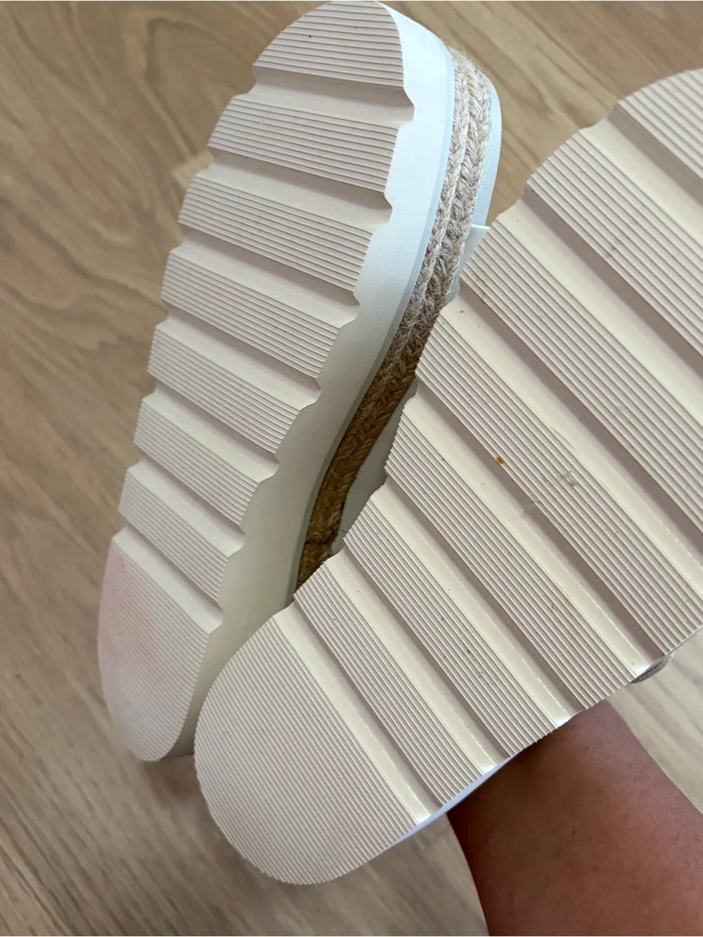 Madden Girl White Double-Strap Slide Sandals with Gold Buckles size 7 1/2 easyon